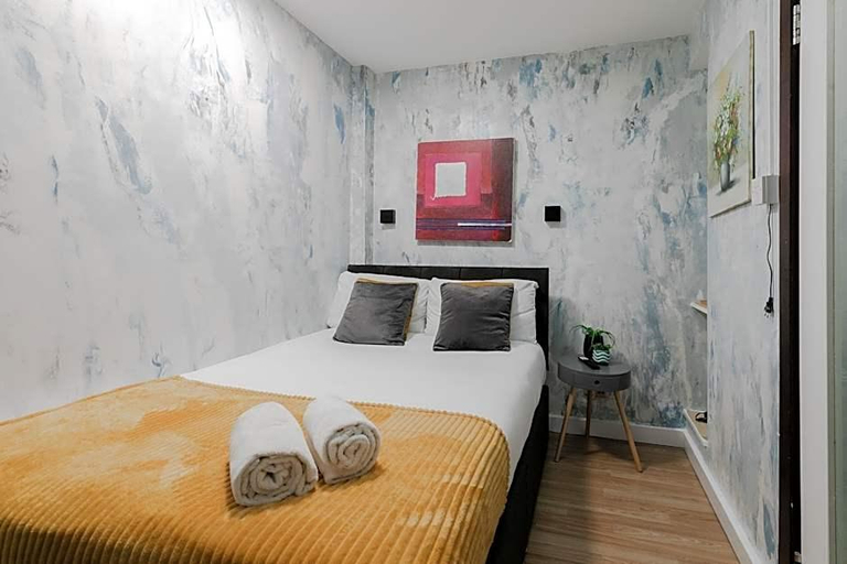 Bedroom 2, New Dawn Hotel, London