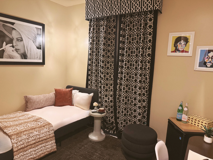 Bedroom 2, The Crescent Hotel, Los Angeles