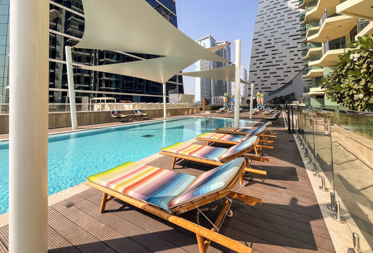 Pool 2, Luxury 1BR in Business Bay, Dubai