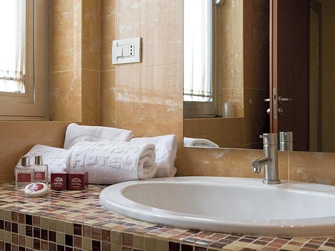 Bathroom 5, Hotel Appia Antica, Bari
