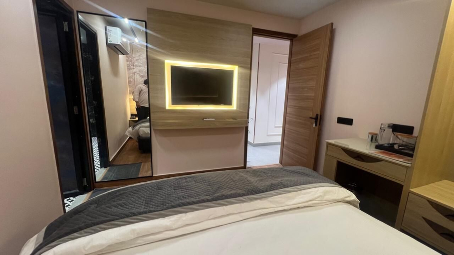 Room 5, Urbania Rest House And Party Hall, Delhi