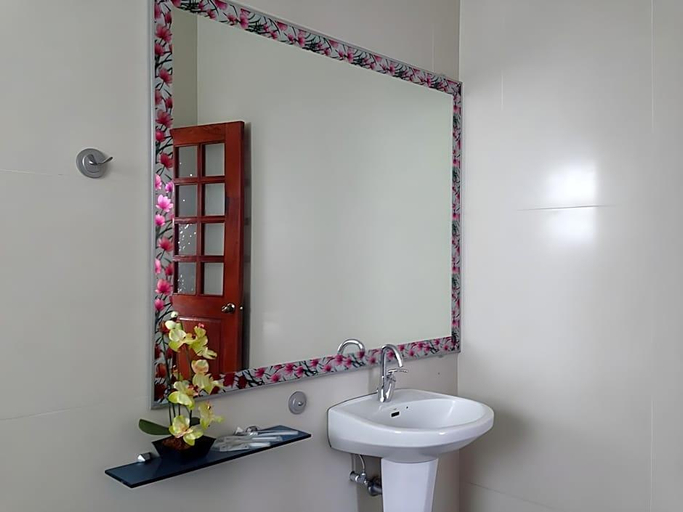 Bathroom 4, Villa Jhoana Resort, Angono
