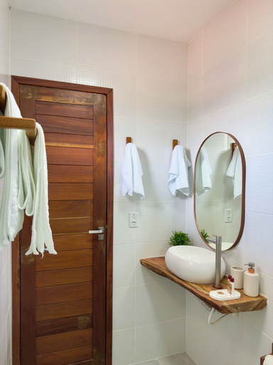 Bathroom 3, Yahweh Hotel, Touros