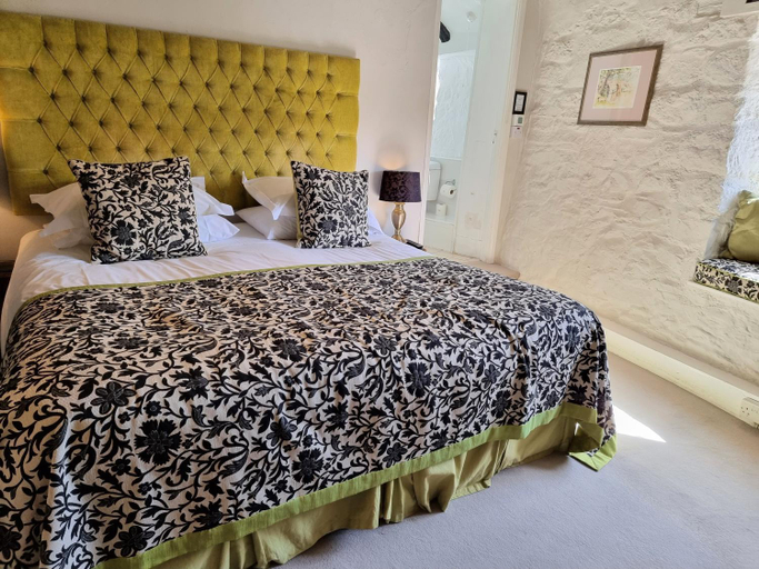 Bedroom 2, The Oxenham Arms Hotel Devon, Devon