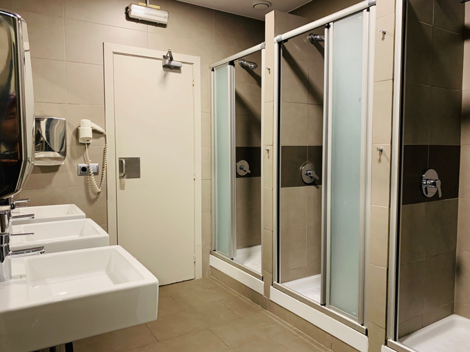 Bathroom 5, Hip Karma Hostel, Barcelona
