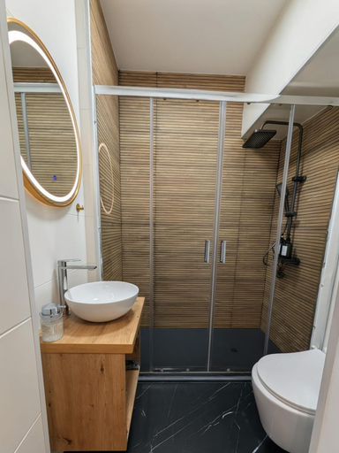 Bathroom 3, Calea Victoriei Gem - Ultracentral Apartment Properties- 1 and 2 Bedrooms, Municipiul Bucuresti