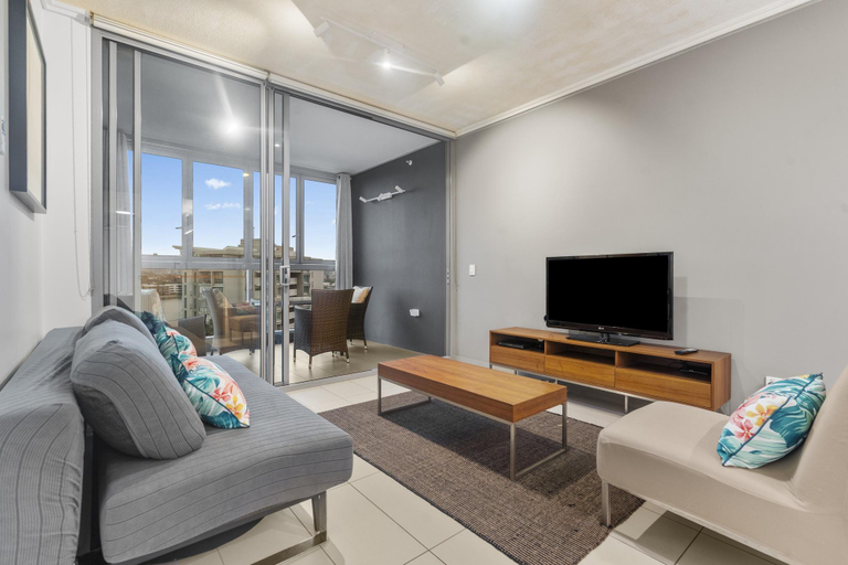 Separate living room 2, Stylish Apartment with Balcony and Pool, Hamilton