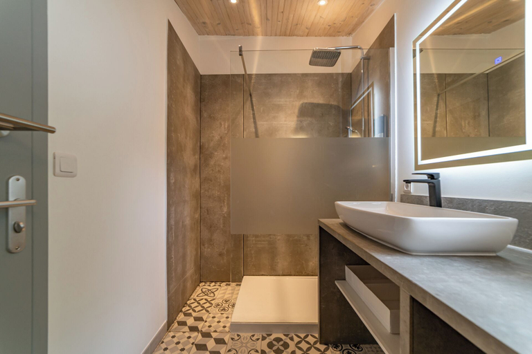 Bathroom 3, MAZET PIERRE DE VERS, Gard