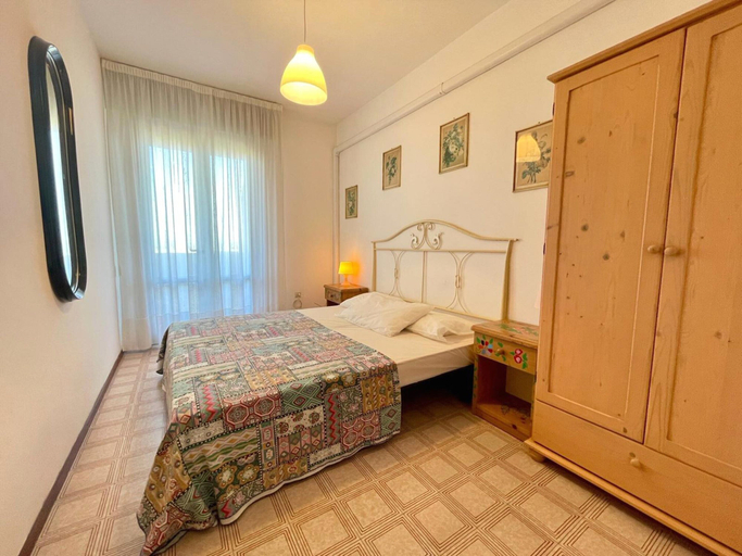 Bedroom 3, Coastal Apartment With Pool in Caorle, Venezia