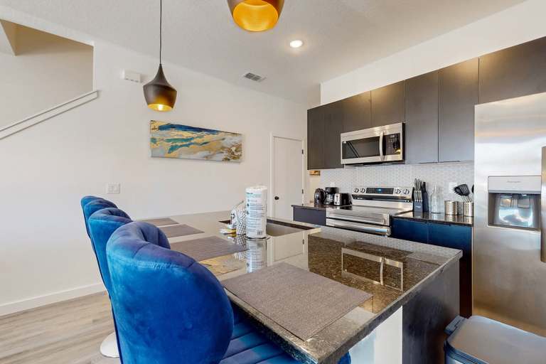 Private kitchen 3, Newly Built Townhome, Private W/d, Free Wifi, Central AC and Full Kitchen, Osceola