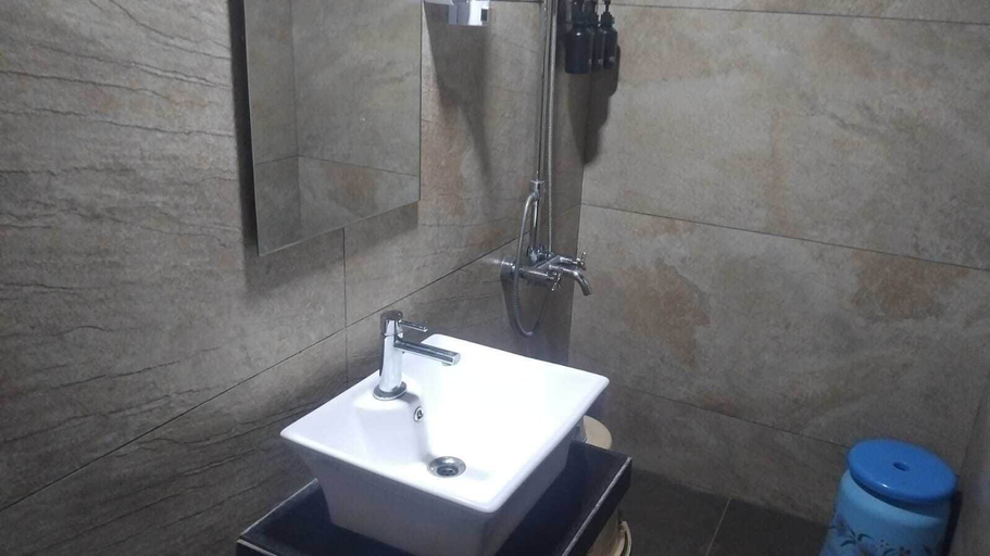Bathroom 4, Soul of Leela Farmhouse, Raigarh