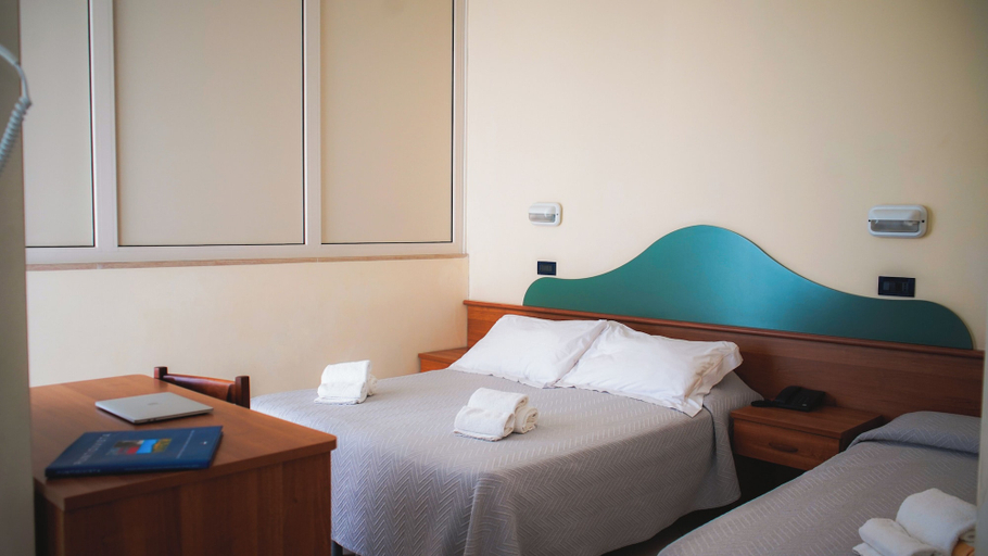 Bedroom 2, Hotel Atlantic, Teramo