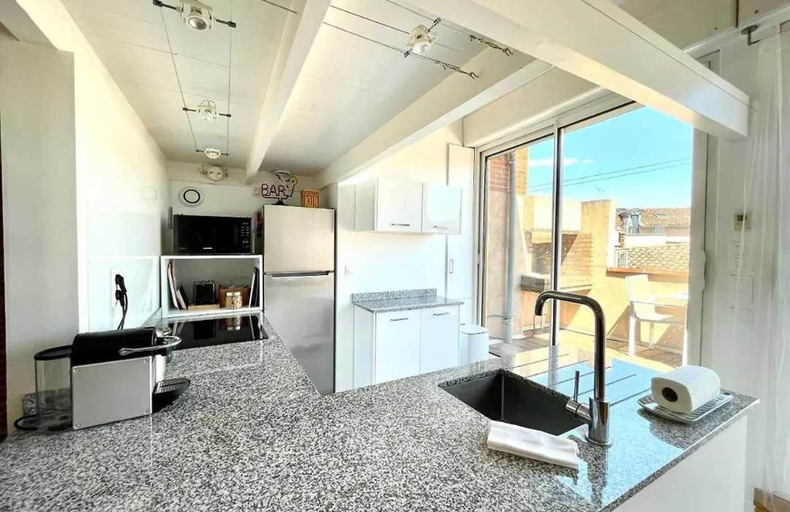 Room 5, Jacobin - Downtown Rooftop Parking and AC, Haute-Garonne