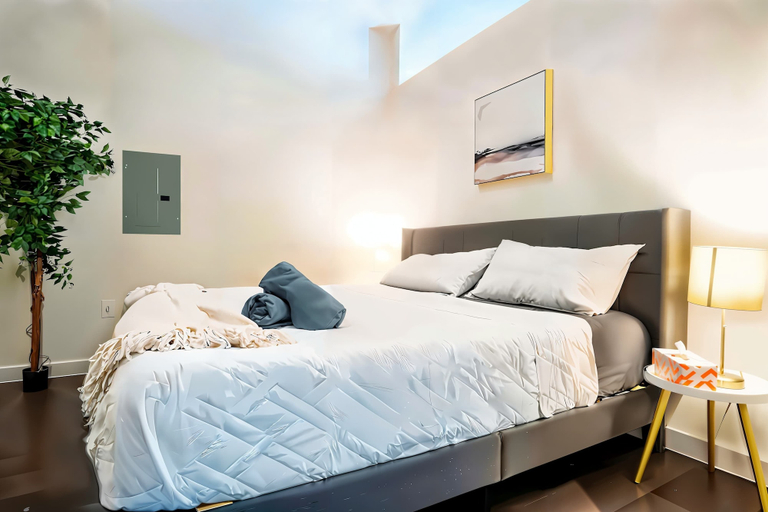 Room 5, Boulevard Stays - Medical District, Dallas