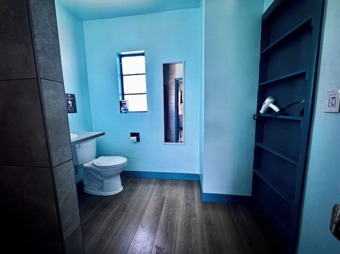 Bathroom 4, Sin City Hostel, Clark