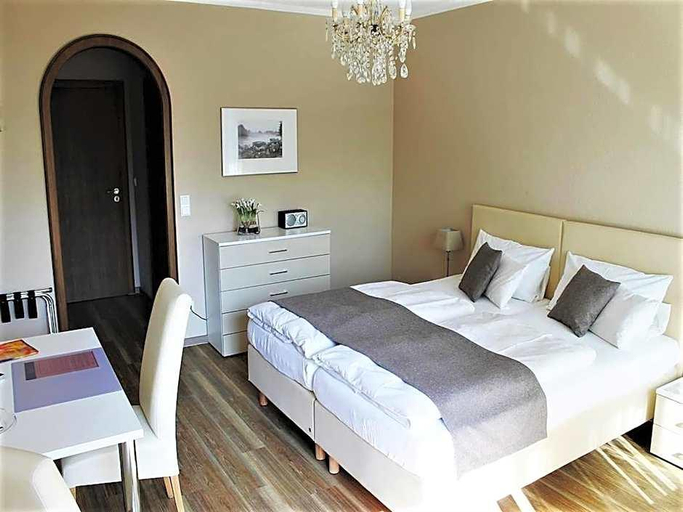 Bedroom 3, Hotel Garni Bellevue, Passau