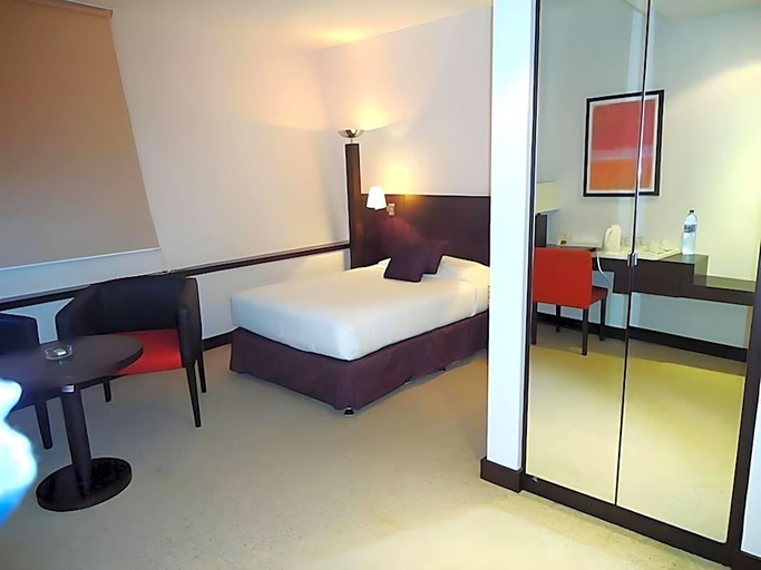 Bedroom 4, Al Jazira Club Hotel, Abu Dhabi City