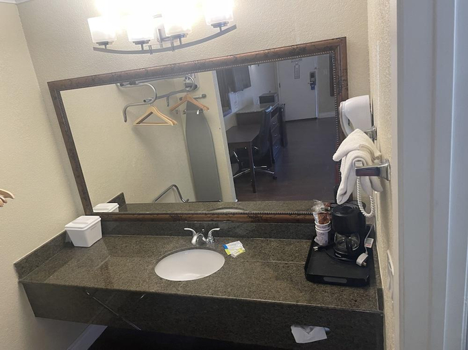 Bathroom 4, Hospitality Inn Sb, San Bernardino
