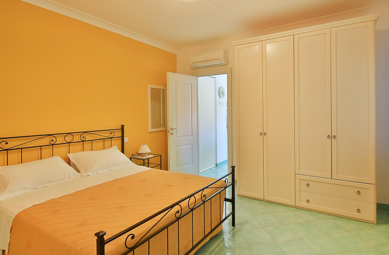 Bedroom 2, Parco Vittoria Holidays House, Napoli