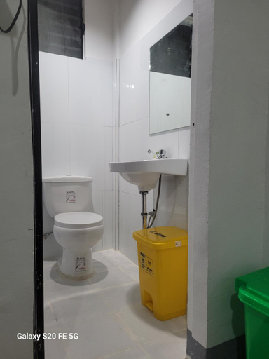 Bathroom 2, Knights-Apple Inn, Mambajao