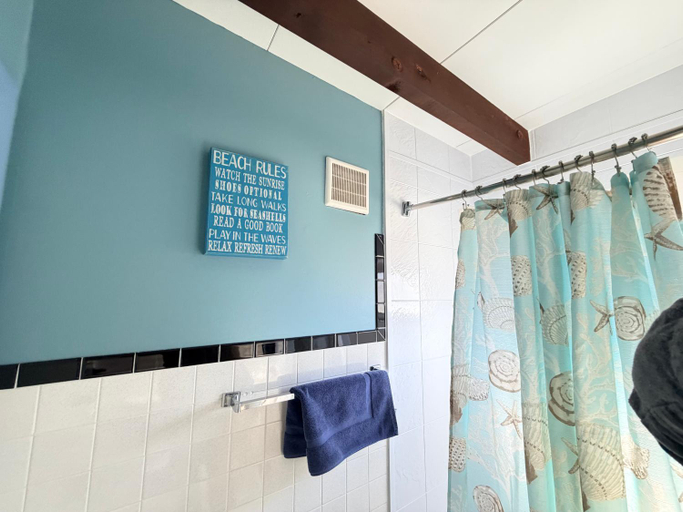 Bathroom 3, Claddagh Motel & Suites, Knox