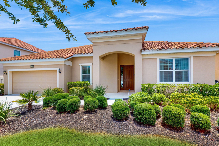 Exterior 3, Spacious, Lakefront Home With a Lanai, Private Pool, Spa, & Washer/dryer, Polk