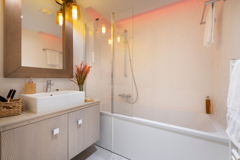 Bathroom 5, Residence Pierre & Vacances Premium L'Hevana, Savoie