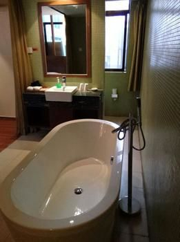 Bathroom 4, Zhangjiagang Newstay Hotel, Suzhou
