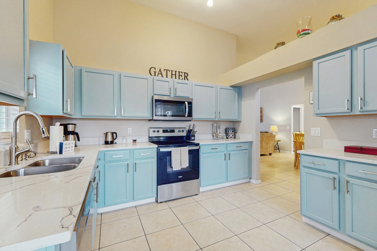 Private kitchen 3, Spacious Retreat With Private Pool, Enclosed Yard, Wifi & Game Room, Lake