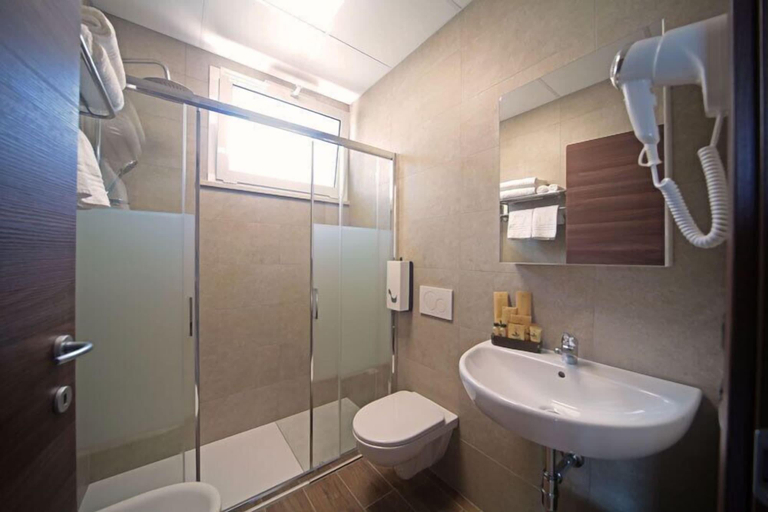 Bathroom 4, Villa Canneto, Brescia