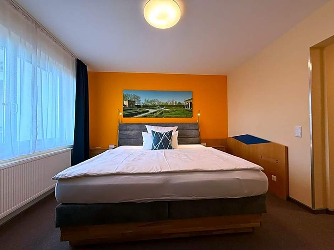 Bedroom 3, Parkhotel Marzahn, Berlin