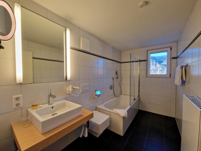 Bathroom 3, Blume Hausach I Hotel & Restaurant, Ortenaukreis