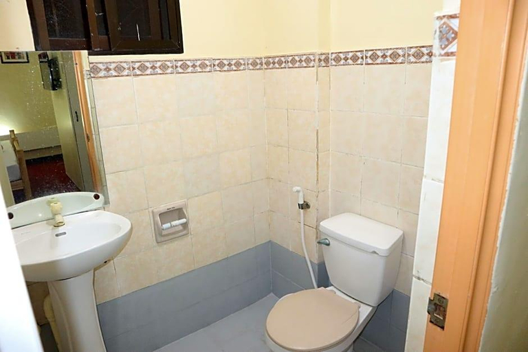 Bathroom 4, Coolmartin Resort, Bacoor