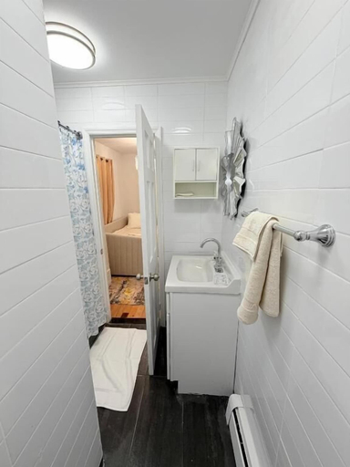 Bathroom 3, 2 Bedroom Apartment with 2 Bathrooms and Kitchen, New York