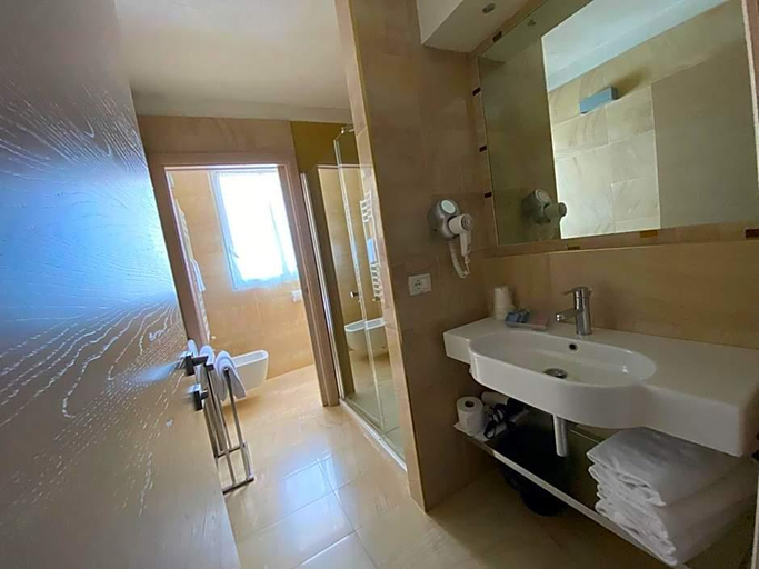 Bathroom 4, Grand Hotel Miramonti, Trento
