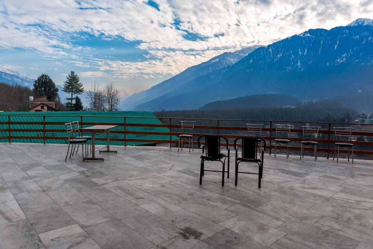 Outdoor dining 4, The himalayan Drift Cottage, Kullu