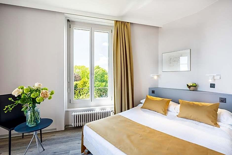 Room 5, Alpes et Lac, Neuchâtel