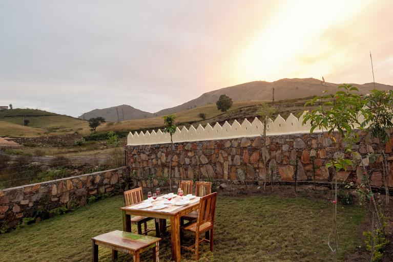 Outdoor dining 3, Alaya stays Colonel Retreat 3 BHK, Udaipur