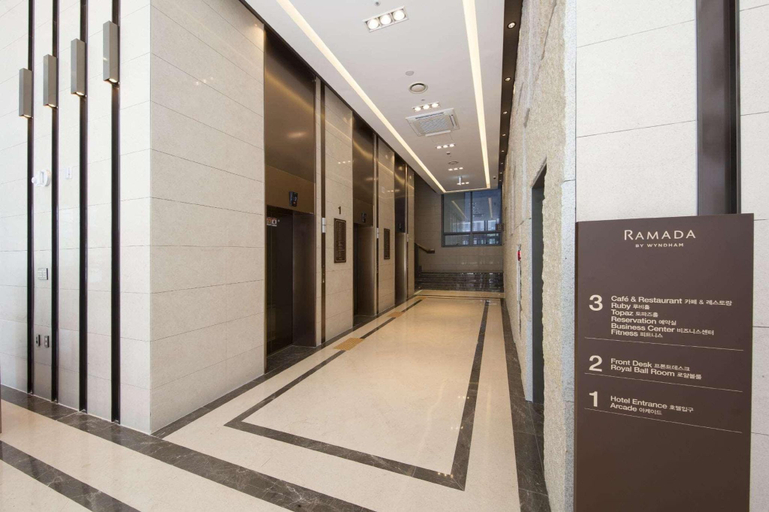 Exterior & Views 2, Ramada by Wyndham Daejeon, Yuseong