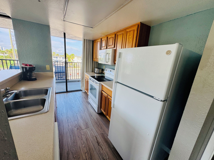 Private kitchen 5, Marine Terrace Condominium, Volusia