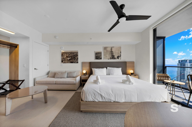 Room 3, 46th-Floor High-Rise Studio - Pool & Gym, Miami-Dade