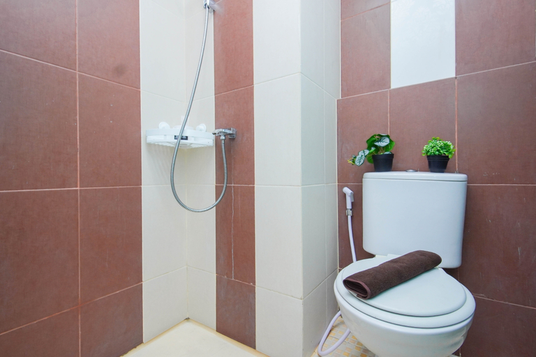 Swimming Pool 3, Comfortable and Decent Studio Room at Apartment Saladdin Mansion By Travelio, Depok