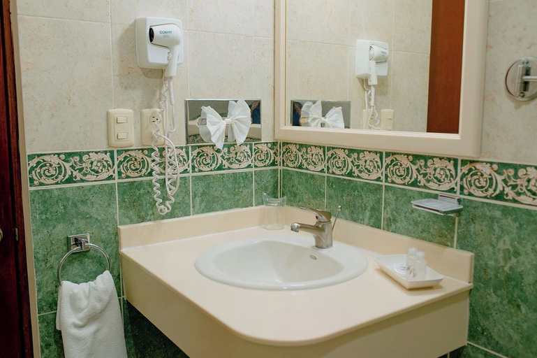 Bathroom 4, Hotel Plaza Colonial, Campeche