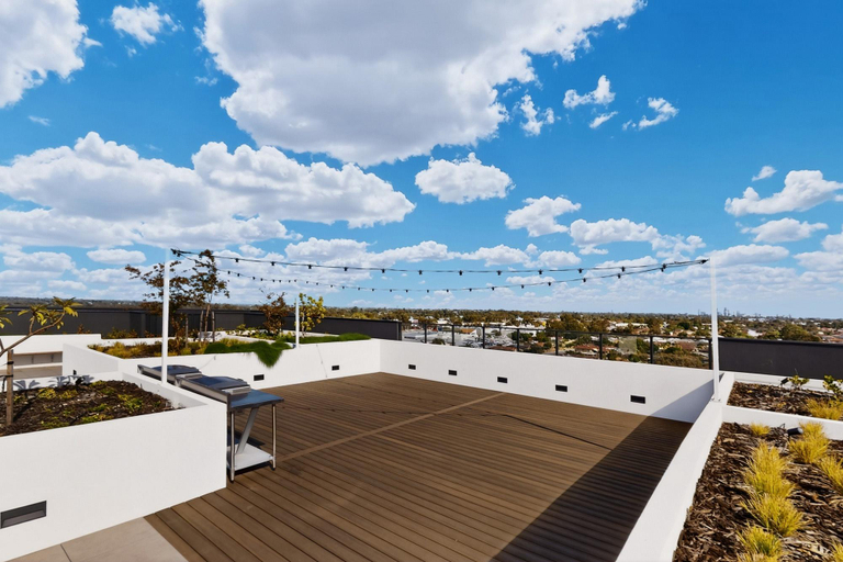 Balcony/terrace 5, Modern,Newly Furnished Apartment with Full Kitchen, Perth