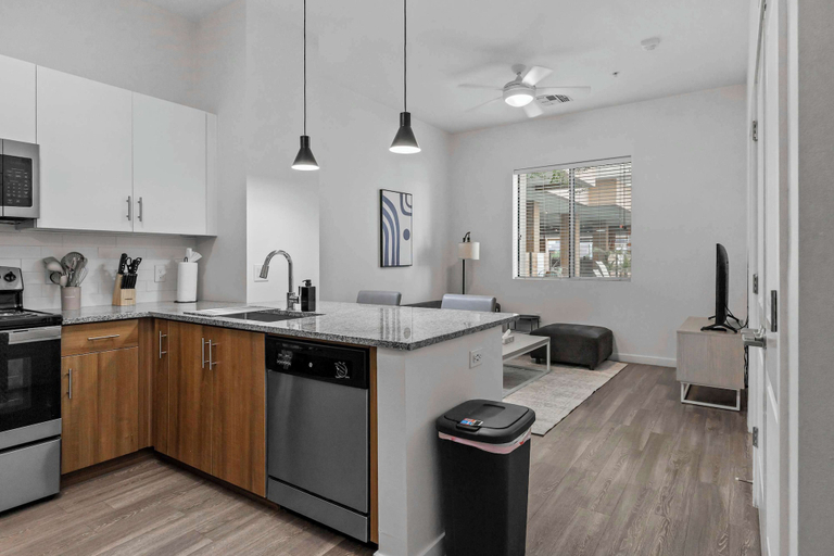 Private kitchen 2, Boulevard Stays - Tempe ASU, Maricopa