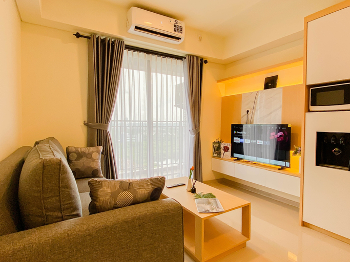 Living Room 5, Practical 3BR for 5 Pax at Meikarta District 2 Apartment By Travelio, Cikarang