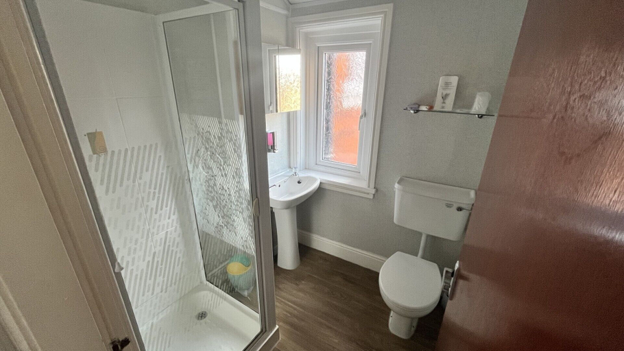 Bathroom 3, Clarence House, Lincolnshire