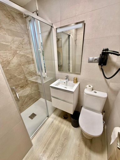 Bathroom 3, Hostal Residencia Fernandez, Madrid