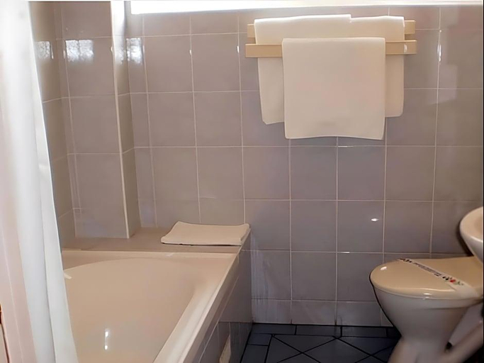 Bathroom 3, Lake Haven Motor Inn and Palms Restaurant, Wyong - North-East