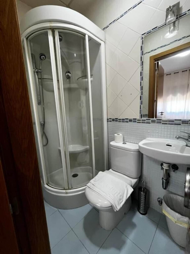 Bathroom 4, Hostal Castilla, Toledo